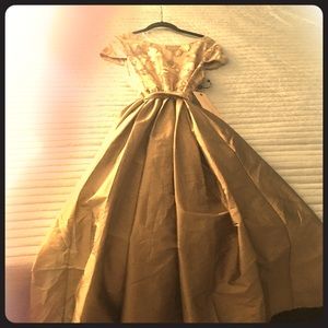 Stunning Adrianna Papell Dress